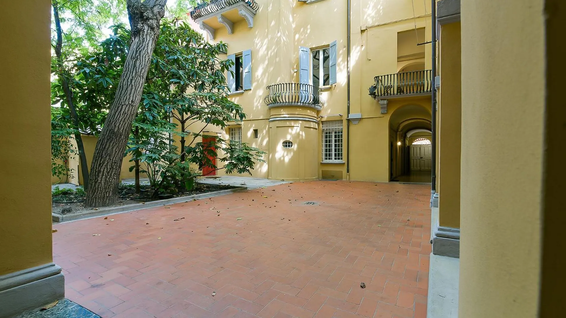 San Vitale 5 Stelle - Central Luxury Apartment Bologna 0*,